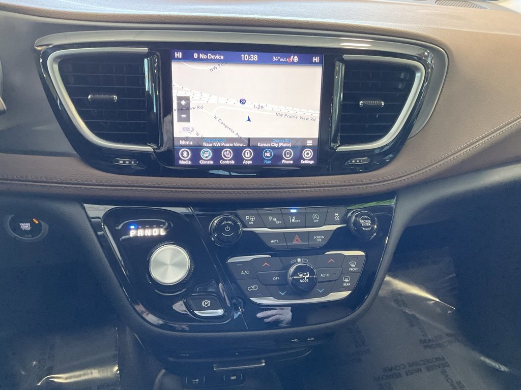 Used 2018 Chrysler Pacifica Limited w/ Advanced Safetytec Group image 15