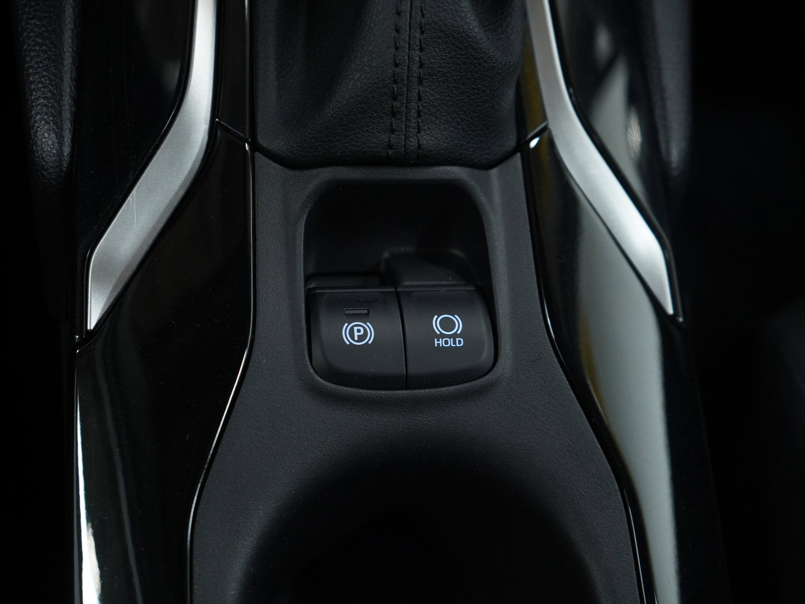 Used 2022 Toyota Corolla Cross XLE image 25