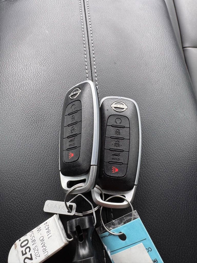 Used 2025 Nissan Murano SV AWD/4WD image 32