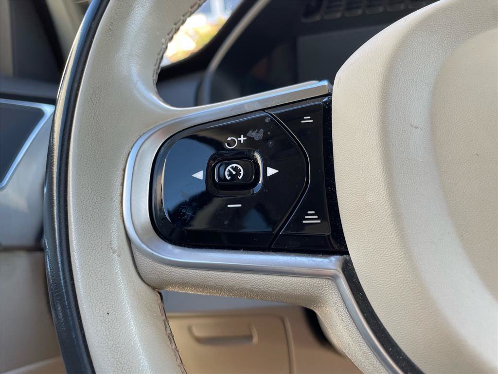 Used 2023 Volvo XC90 B5 Core AWD/4WD image 18