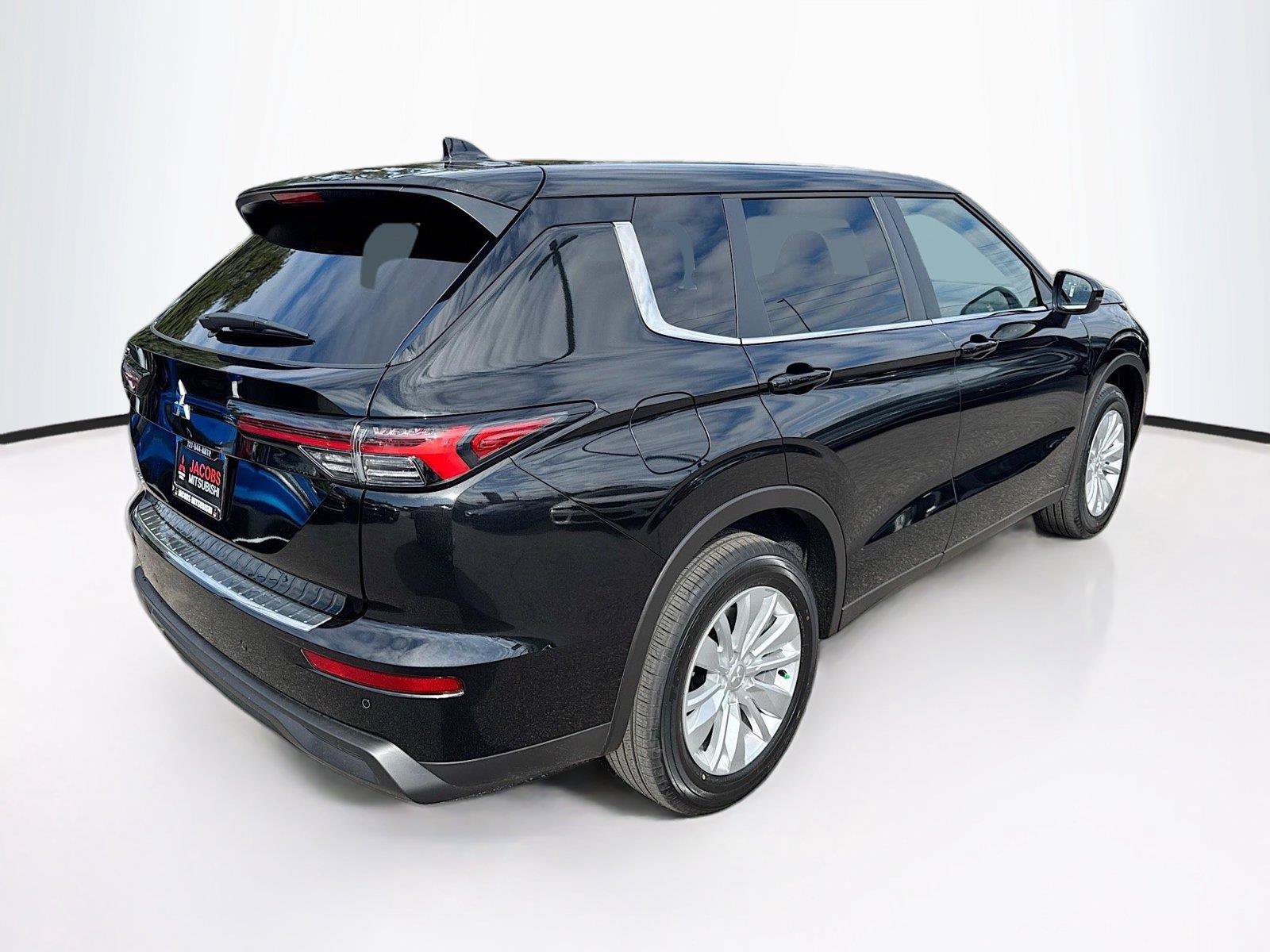 Used 2026 Mitsubishi Outlander ES FWD image 6