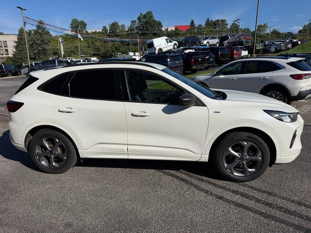 Used 2023 Ford Escape ST-Line w/ Tech Pack #1 AWD/4WD image 9