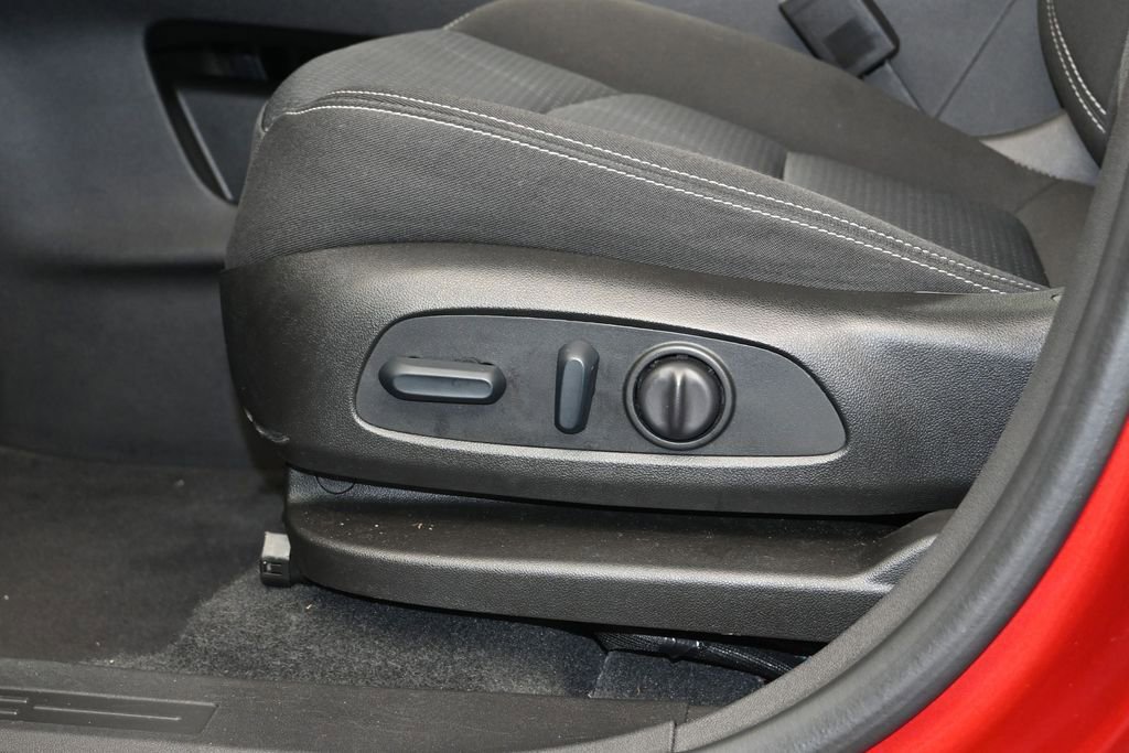 Used 2022 GMC Terrain SLE w/ Driver Convenience Package FWD image 21