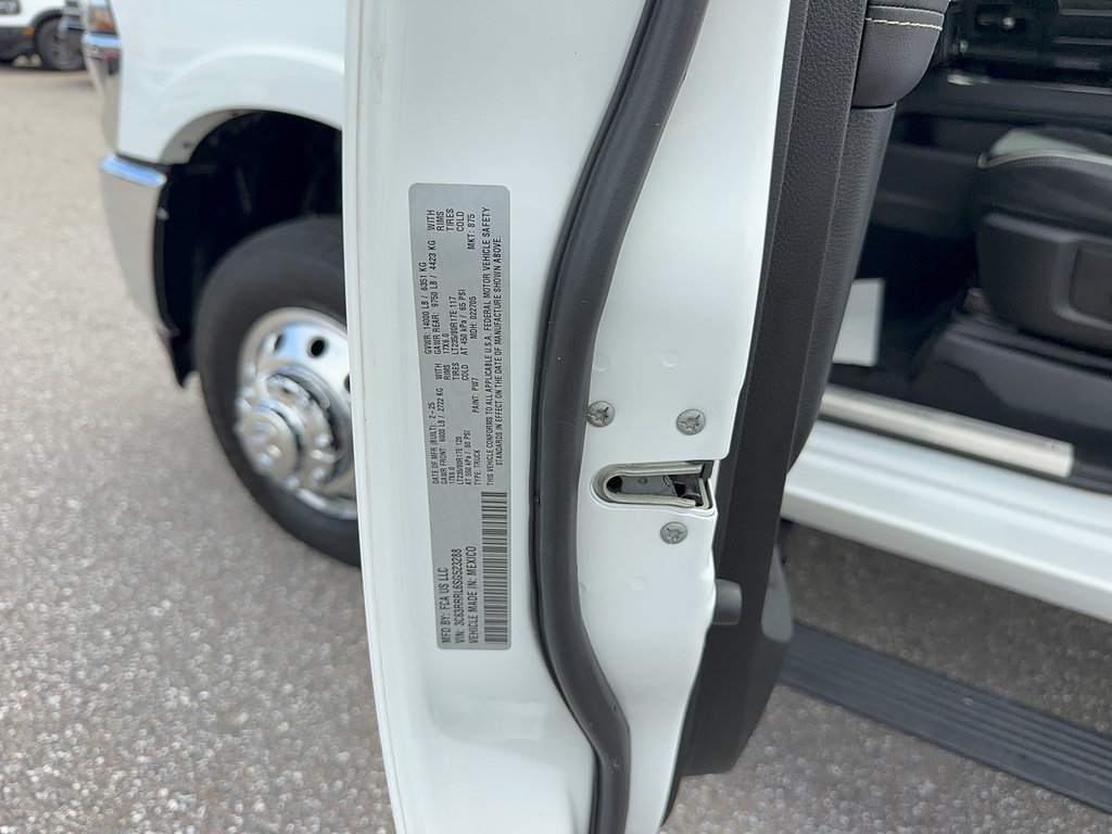 Used 2025 RAM 3500 Limited AWD/4WD image 36