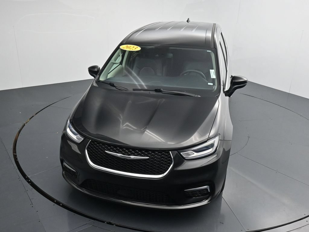 Used 2023 Chrysler Pacifica Touring-L FWD image 25