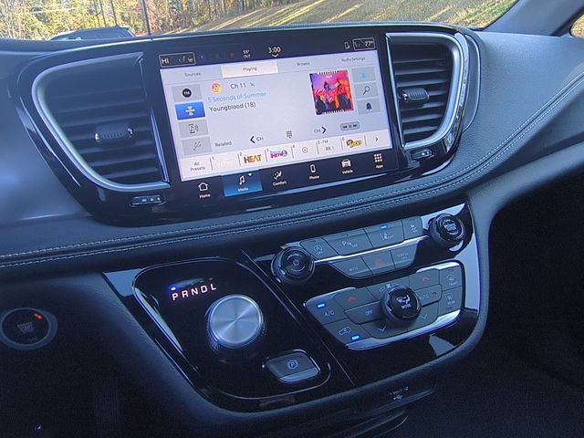 New 2026 Chrysler Pacifica Select w/ S Appearance Package FWD image 35