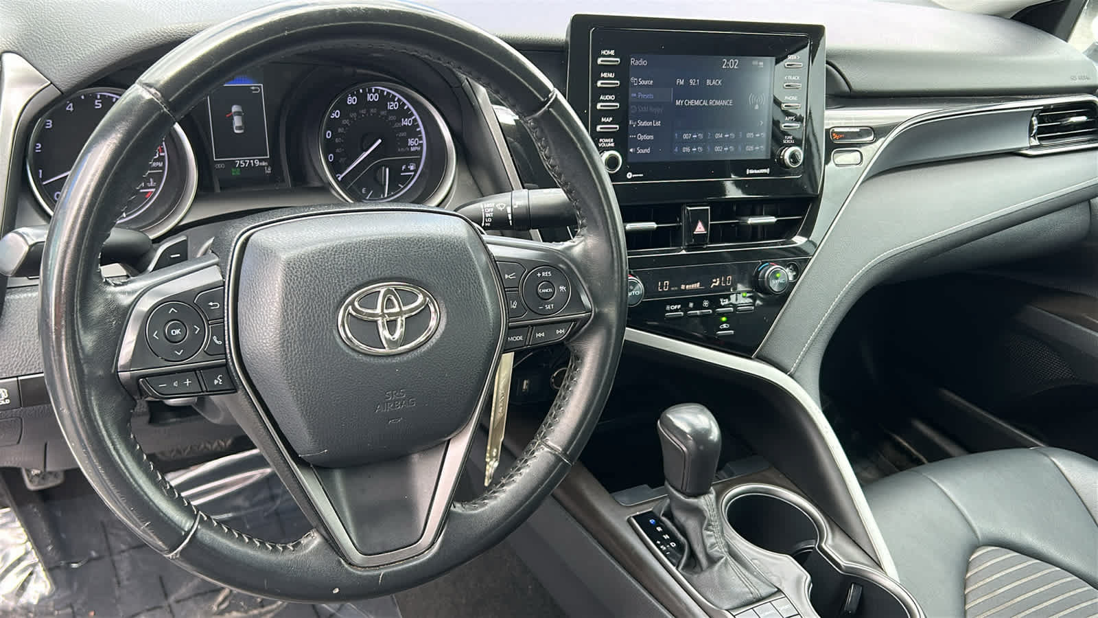 Used 2022 Toyota Camry SE FWD image 10