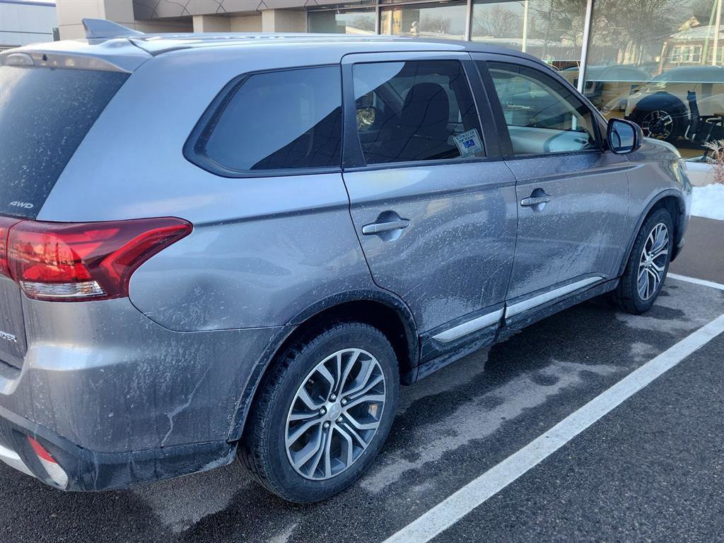 Used 2018 Mitsubishi Outlander ES image 4