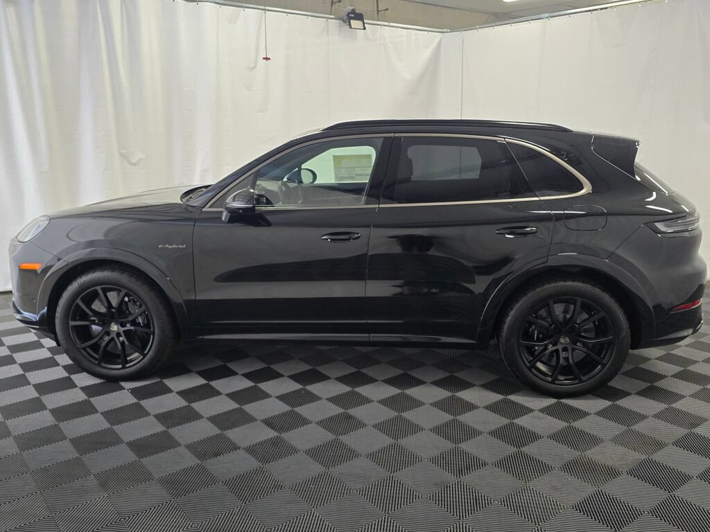 New 2026 Porsche Cayenne Turbo AWD/4WD image 2
