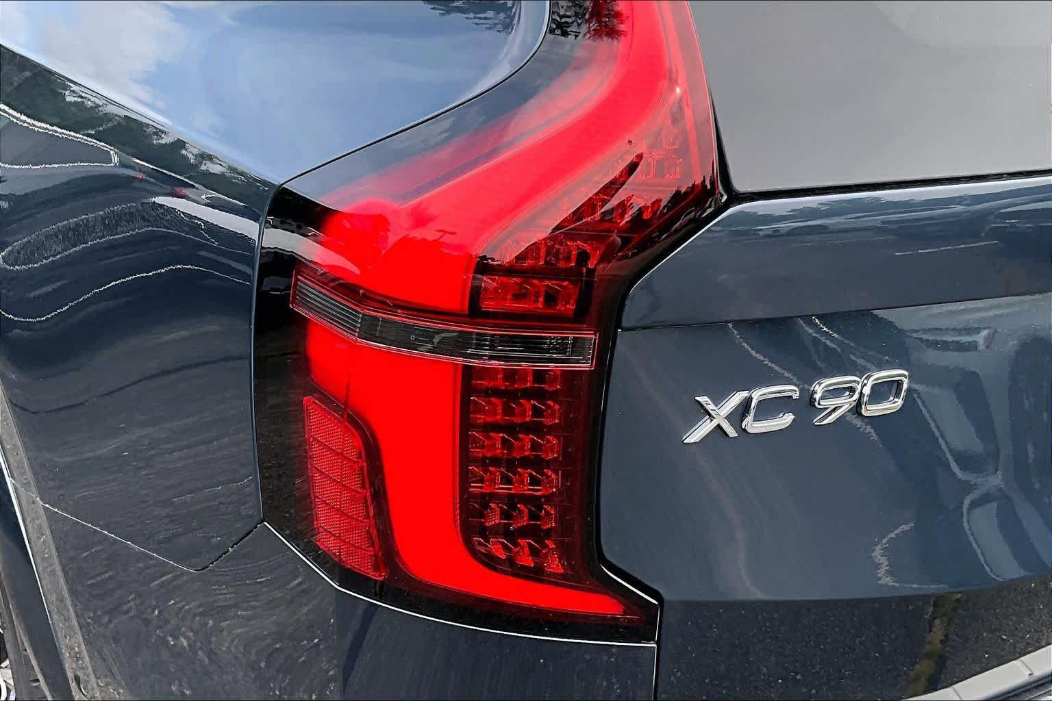 New 2026 Volvo XC90 B6 Plus w/ Protection Package Premier AWD/4WD image 5