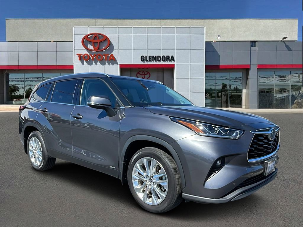 Used 2024 Toyota Highlander Limited image 1