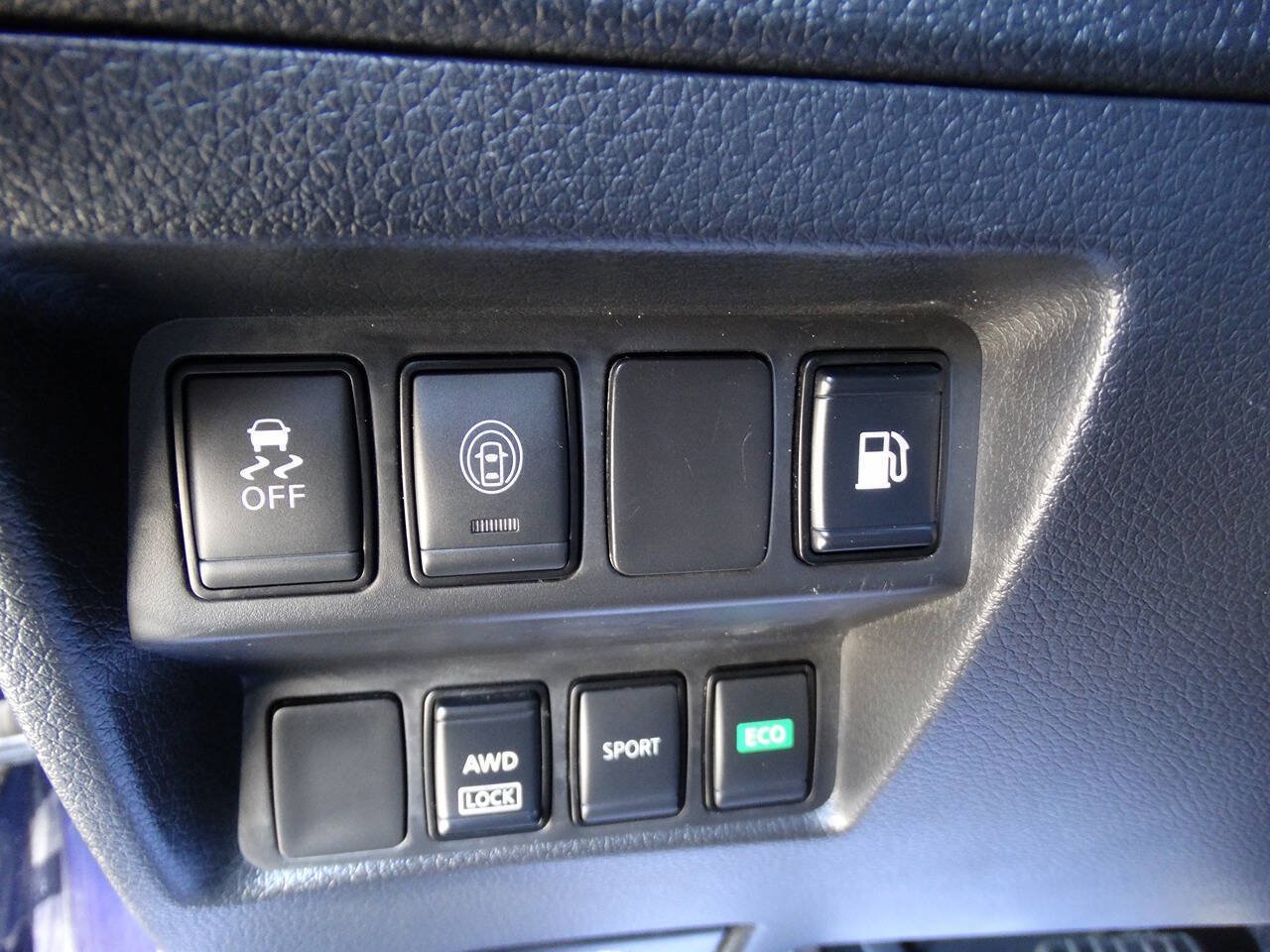 Used 2020 Nissan Rogue AWD w/ SV Moonroof Package image 21