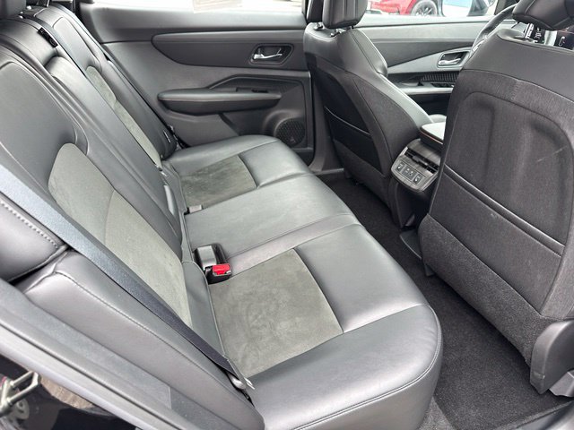 Used 2023 Nissan Ariya AWD image 11