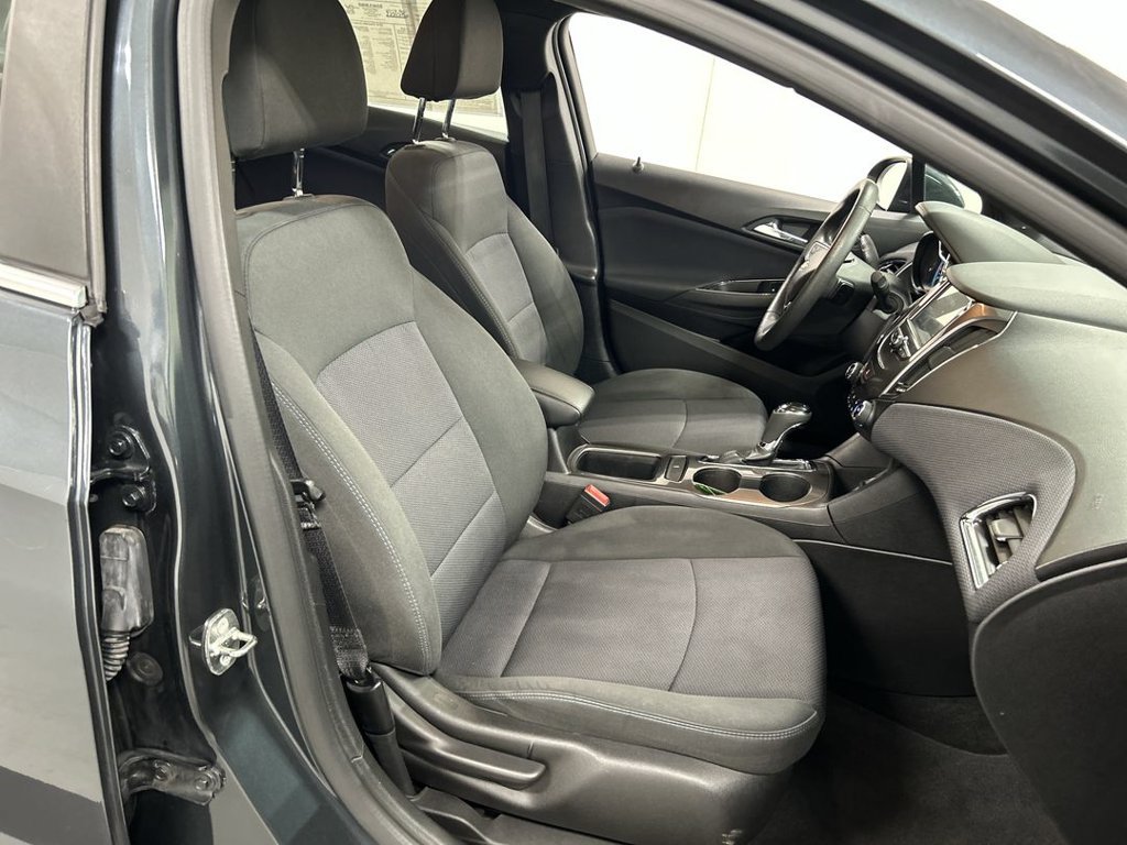 Used 2018 Chevrolet Cruze LT w/ Convenience Package FWD image 22