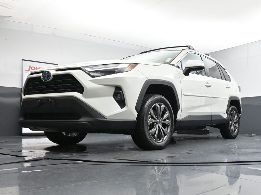 Used 2022 Toyota RAV4 XLE Premium image 20