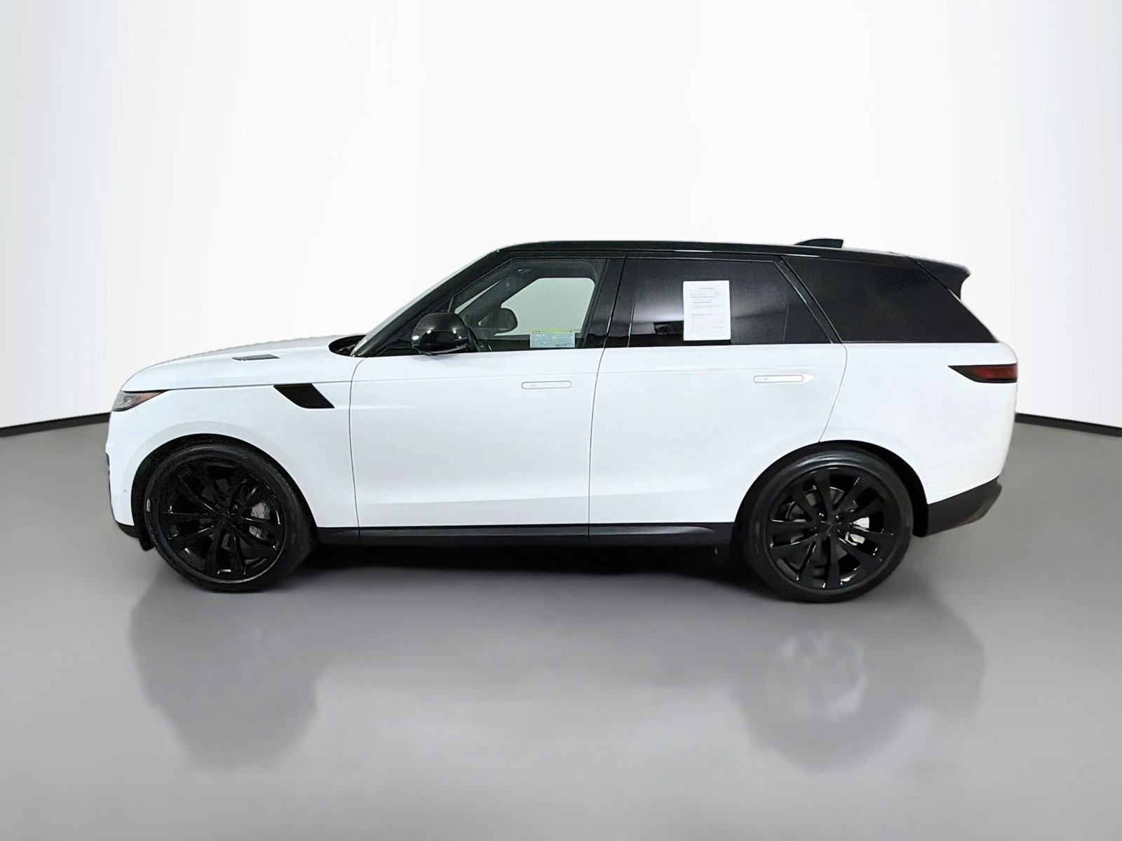 Used 2026 Land Rover Range Rover Sport SE AWD/4WD image 2