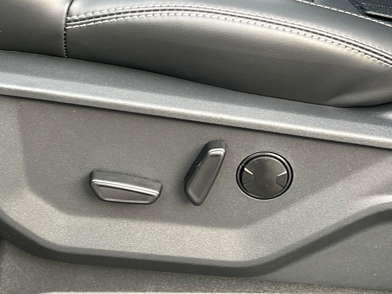 New 2025 Ford Expedition Max Platinum w/ Stealth Performance Package image 19