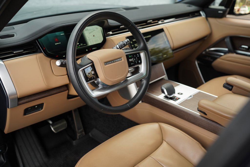 Used 2025 Land Rover Range Rover SE image 20