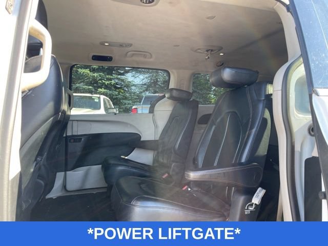 Used 2017 Chrysler Pacifica Touring-L w/ Tire & Wheel Group FWD image 5