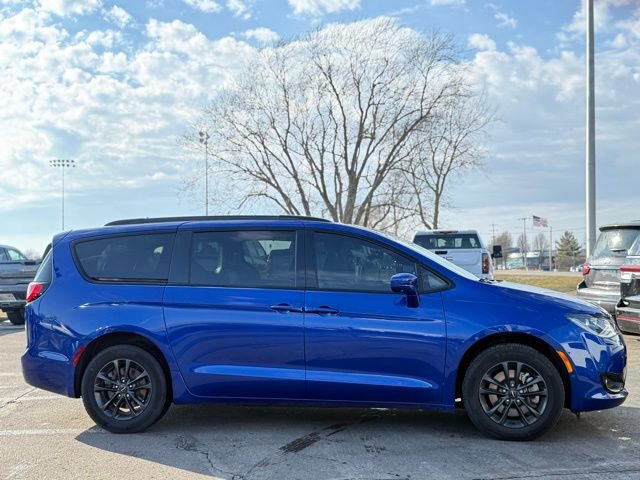 Used 2020 Chrysler Pacifica Touring-L w/ Advanced Safetytec Group image 38