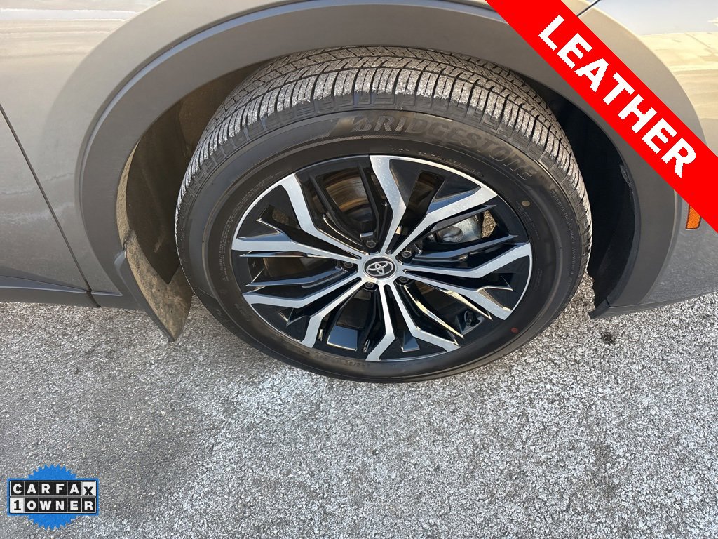 Used 2023 Toyota Crown Limited image 33