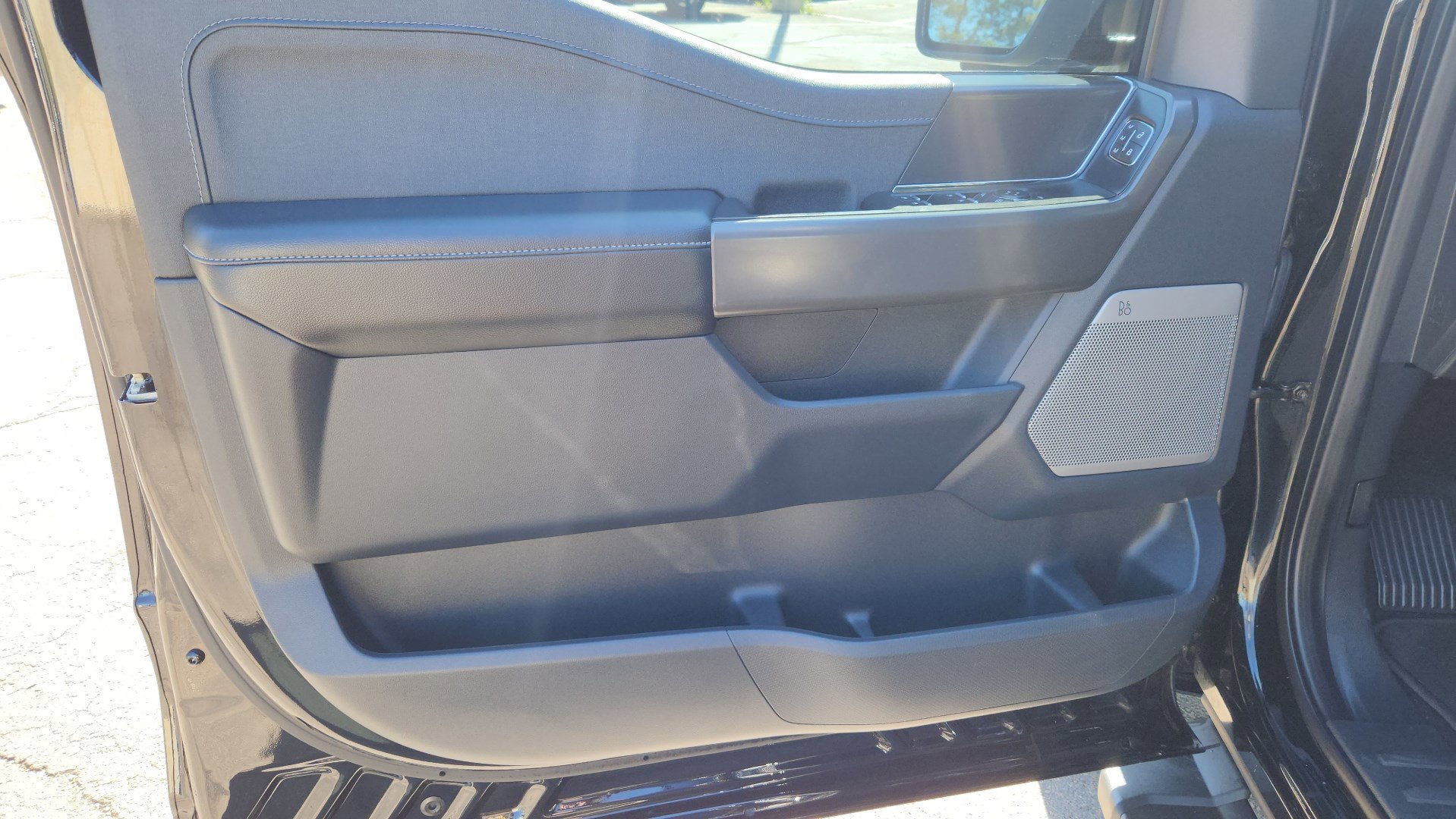 Certified 2024 Ford F150 Lariat w/ FX4 Off-Road Package image 23