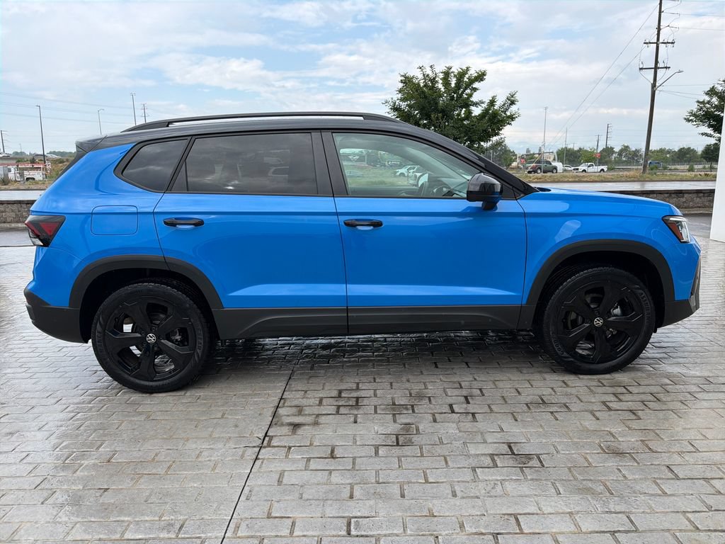 Certified 2025 Volkswagen Taos SE AWD/4WD image 8