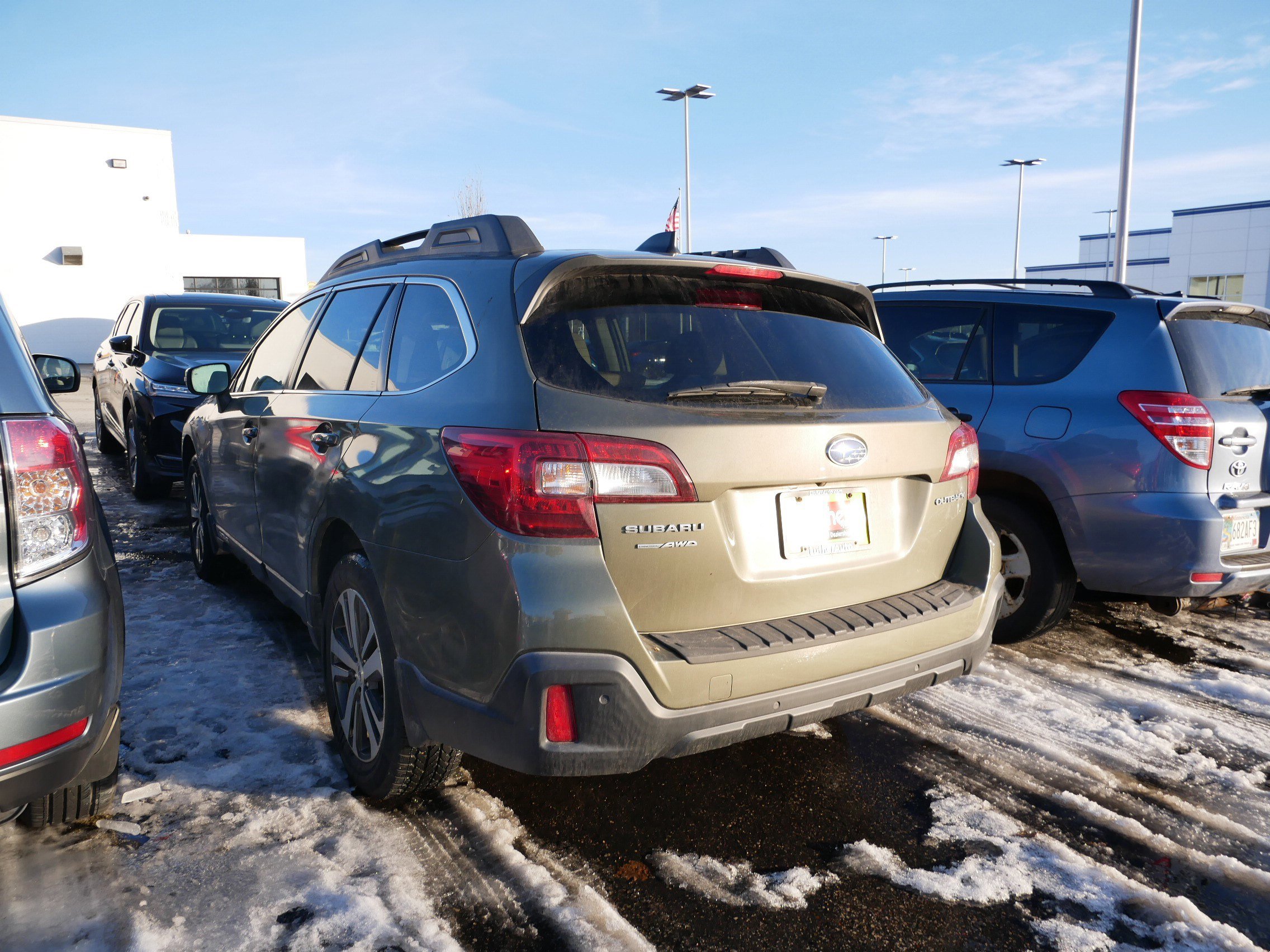 Used 2018 Subaru Outback 2.5i Limited image 3