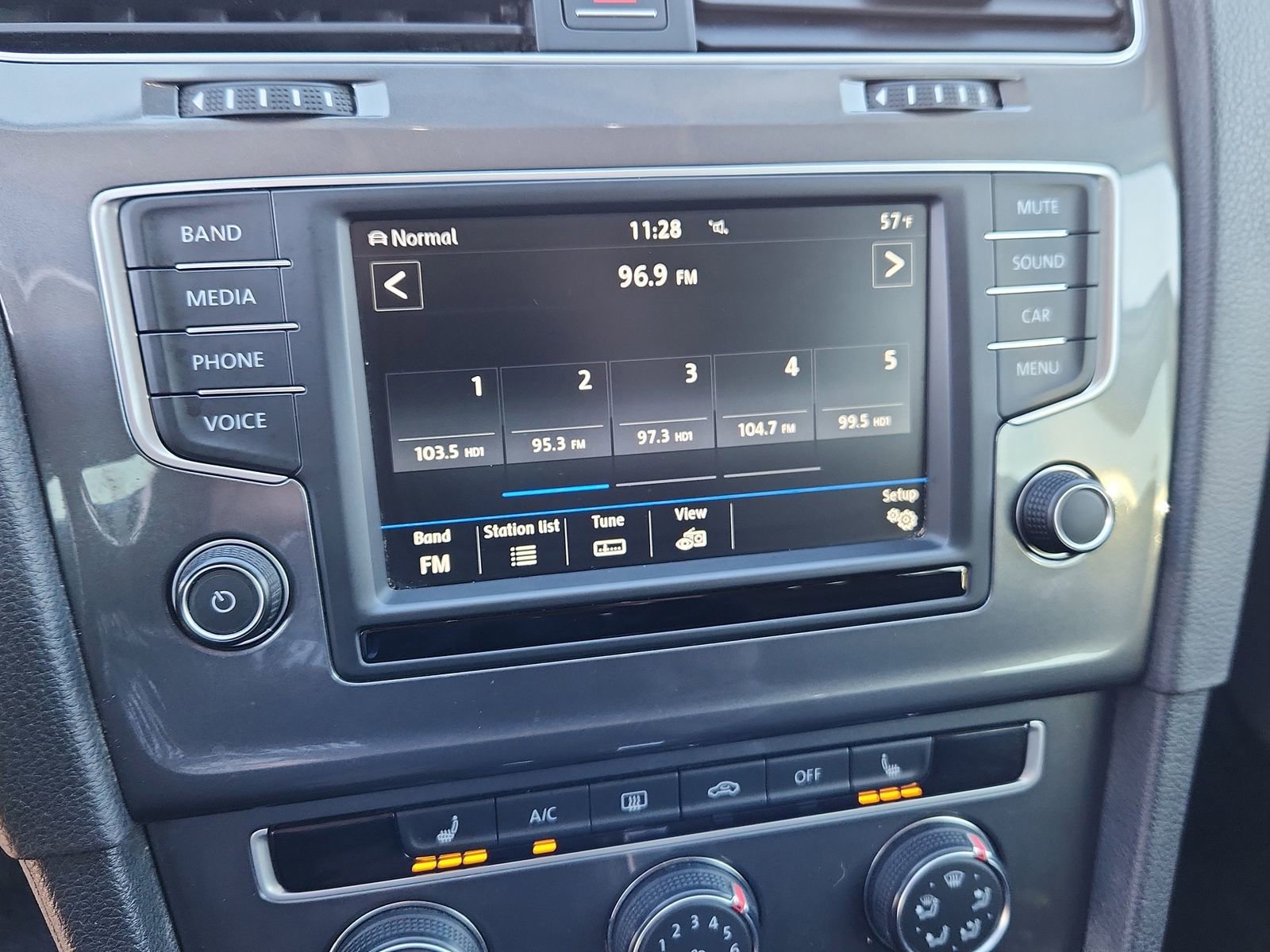 Used 2017 Volkswagen Golf Alltrack SEL image 25