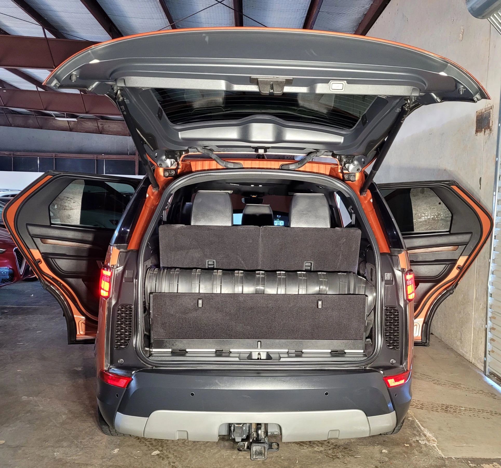 Used 2018 Land Rover Discovery HSE Luxury image 12