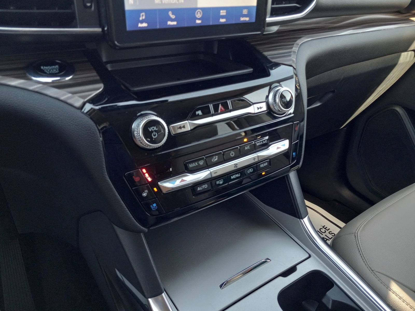 Used 2024 Ford Explorer Limited image 24