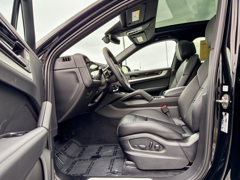 New 2026 Porsche Cayenne Coupe AWD/4WD image 5