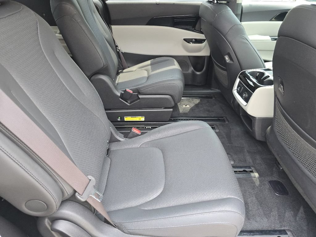 Used 2024 Kia Carnival SX Prestige FWD image 18