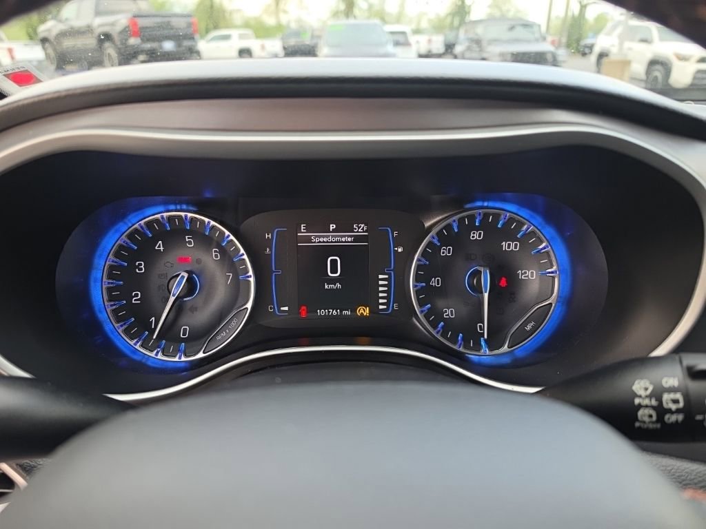 Used 2020 Chrysler Pacifica Touring-L FWD image 11