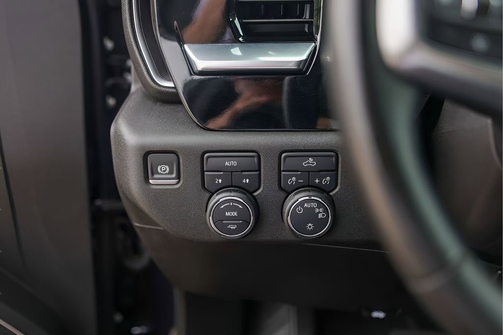 Used 2024 Chevrolet Silverado 1500 LT image 18