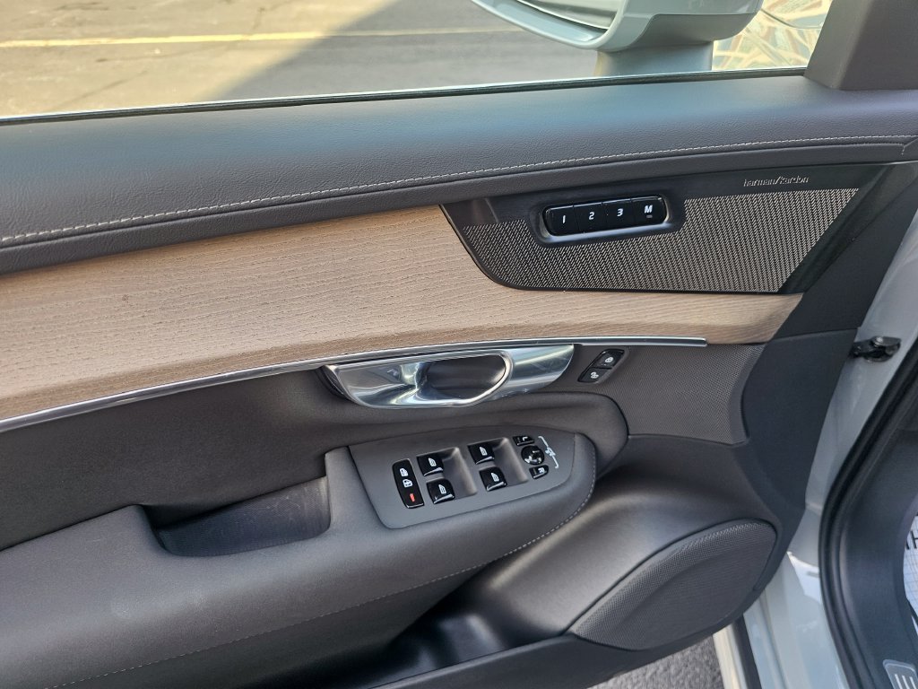 Certified 2026 Volvo XC90 B6 Plus w/ Protection Package AWD/4WD image 16
