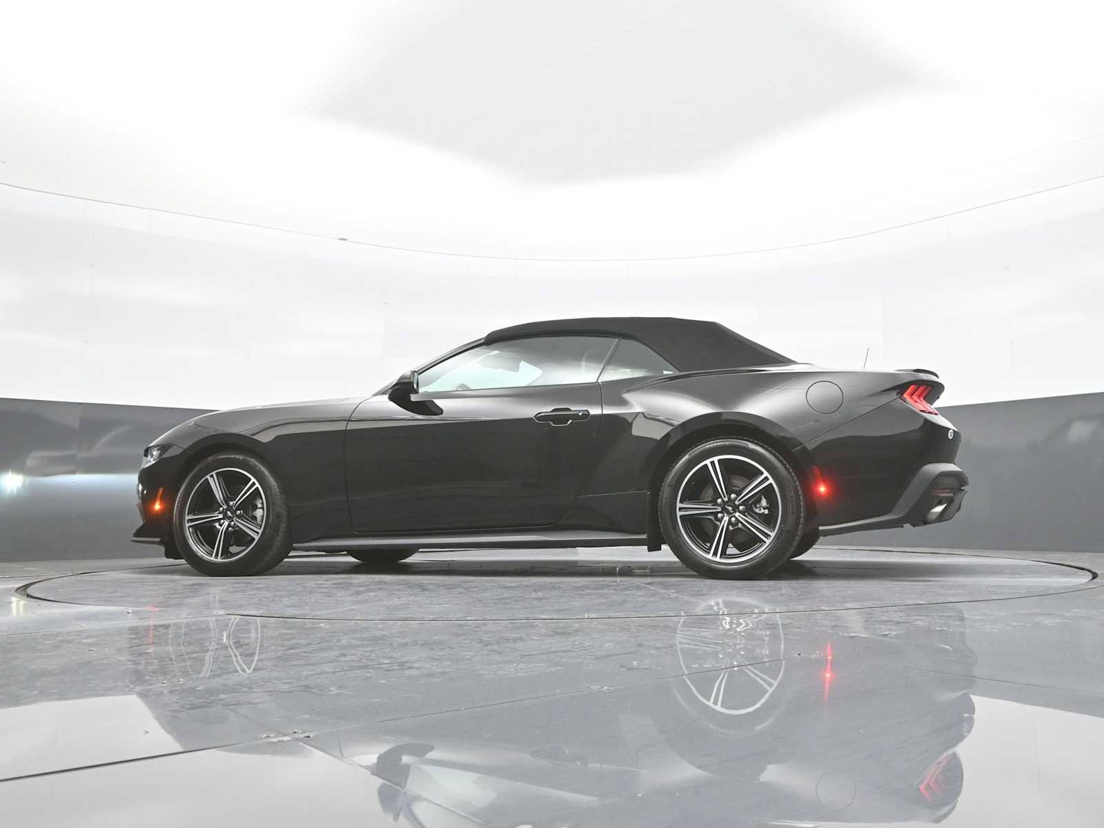 Used 2025 Ford Mustang Premium RWD image 37