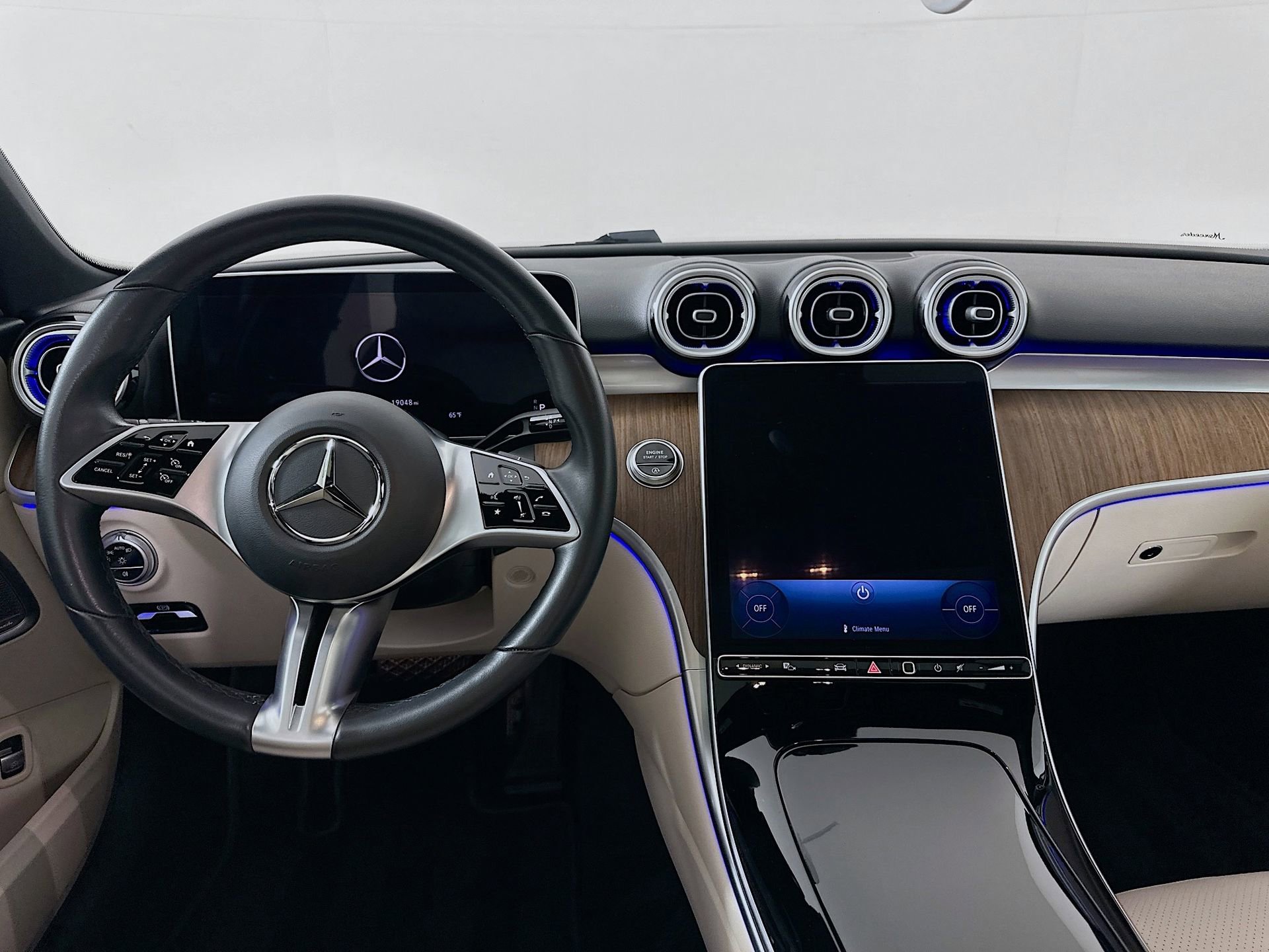 Used 2025 Mercedes-Benz C 300 Sedan image 25