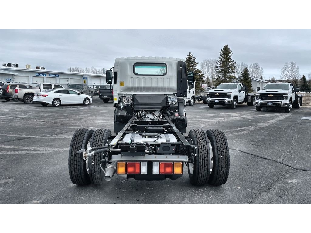 New 2024 Chevrolet Low Cab Forward image 16