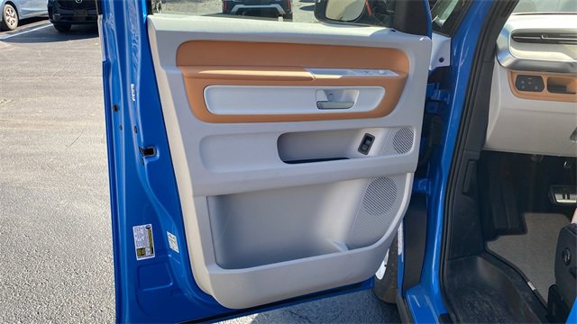 New 2025 Volkswagen ID. Buzz 1st Edition image 21