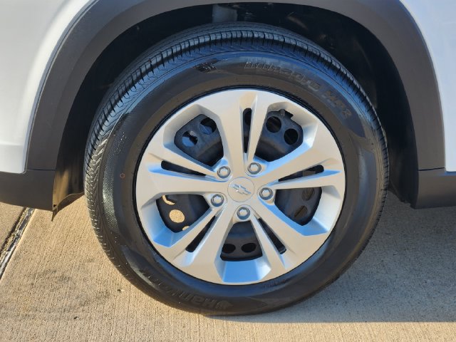 Used 2026 Chevrolet Trax LS FWD image 16