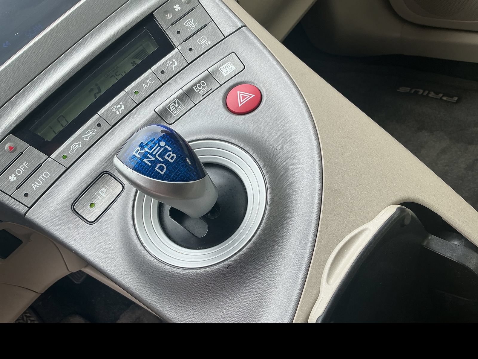 Used 2015 Toyota Prius Two FWD image 23