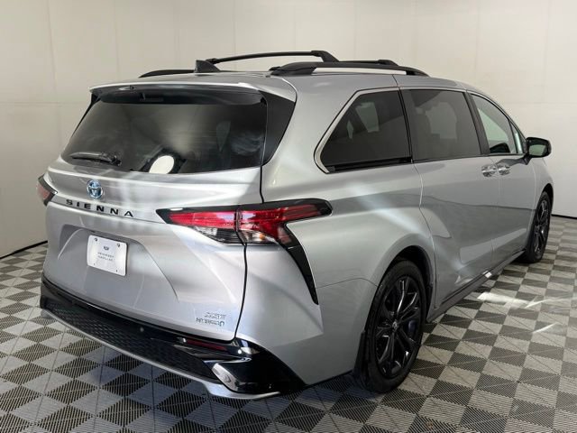 Used 2023 Toyota Sienna XSE image 7