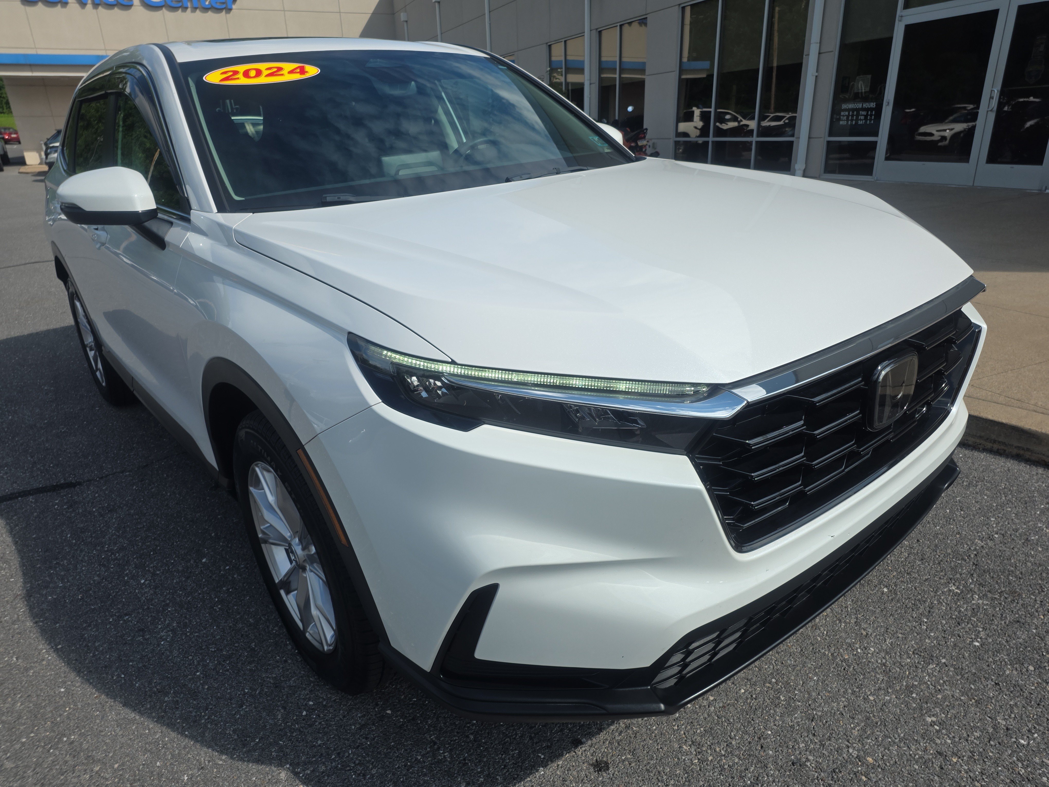 Used 2024 Honda CR-V EX image 3