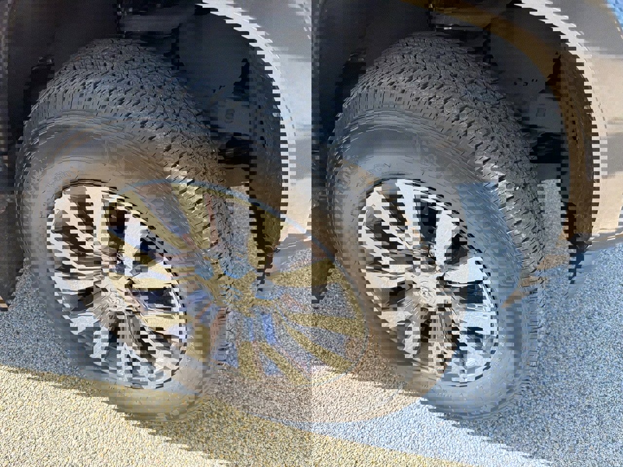 Used 2022 Toyota Tacoma Limited image 15