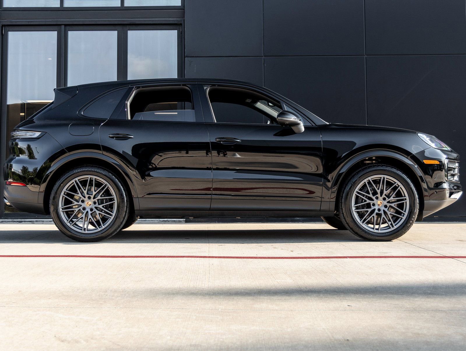 Certified 2025 Porsche Cayenne image 12