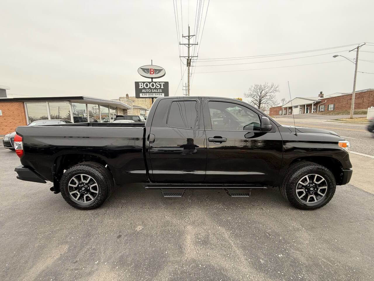 Used 2017 Toyota Tundra SR5 AWD/4WD image 8