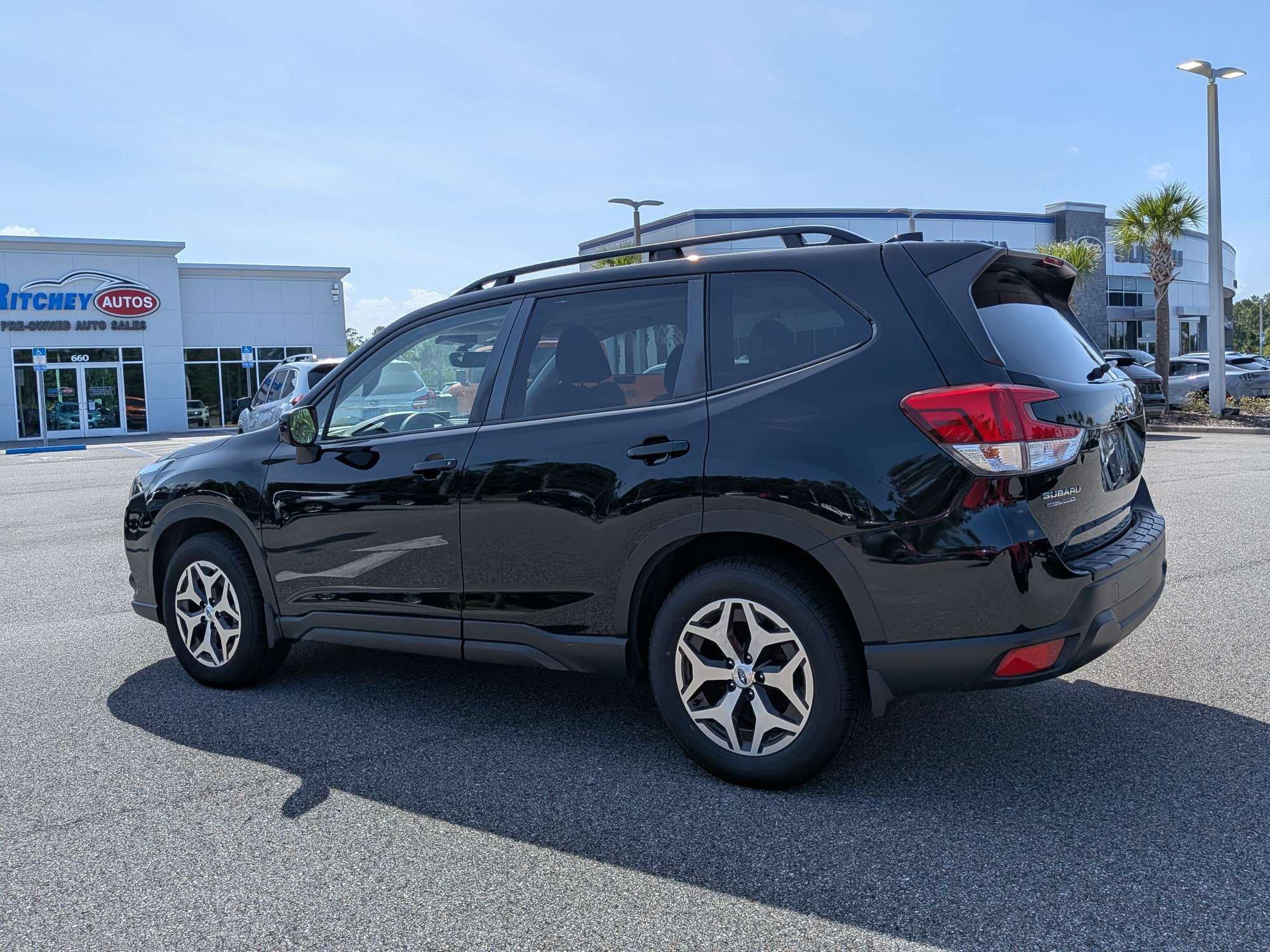 Certified 2023 Subaru Forester Premium AWD/4WD image 6