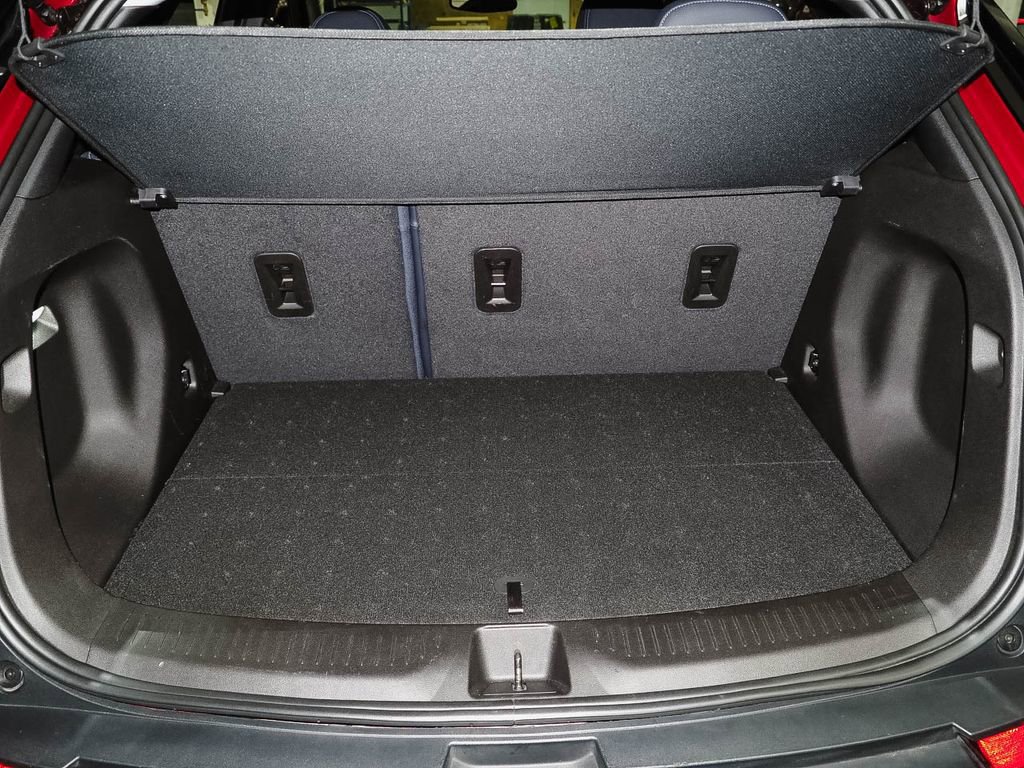 Used 2023 Chevrolet Bolt EUV LT w/ Convenience Package image 9