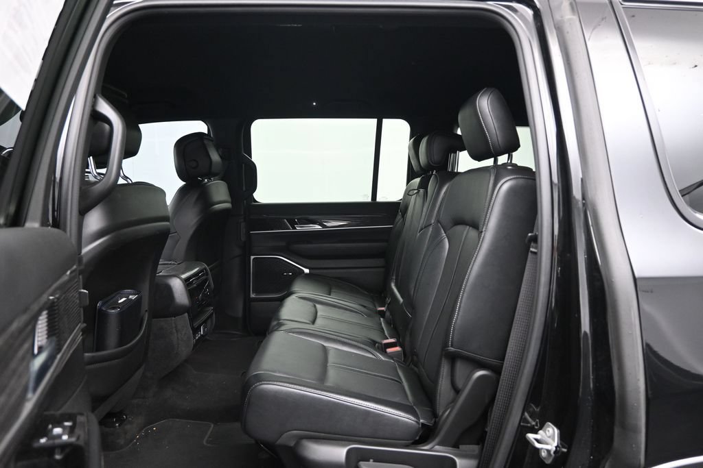 Used 2022 Jeep Wagoneer Series II AWD/4WD image 25